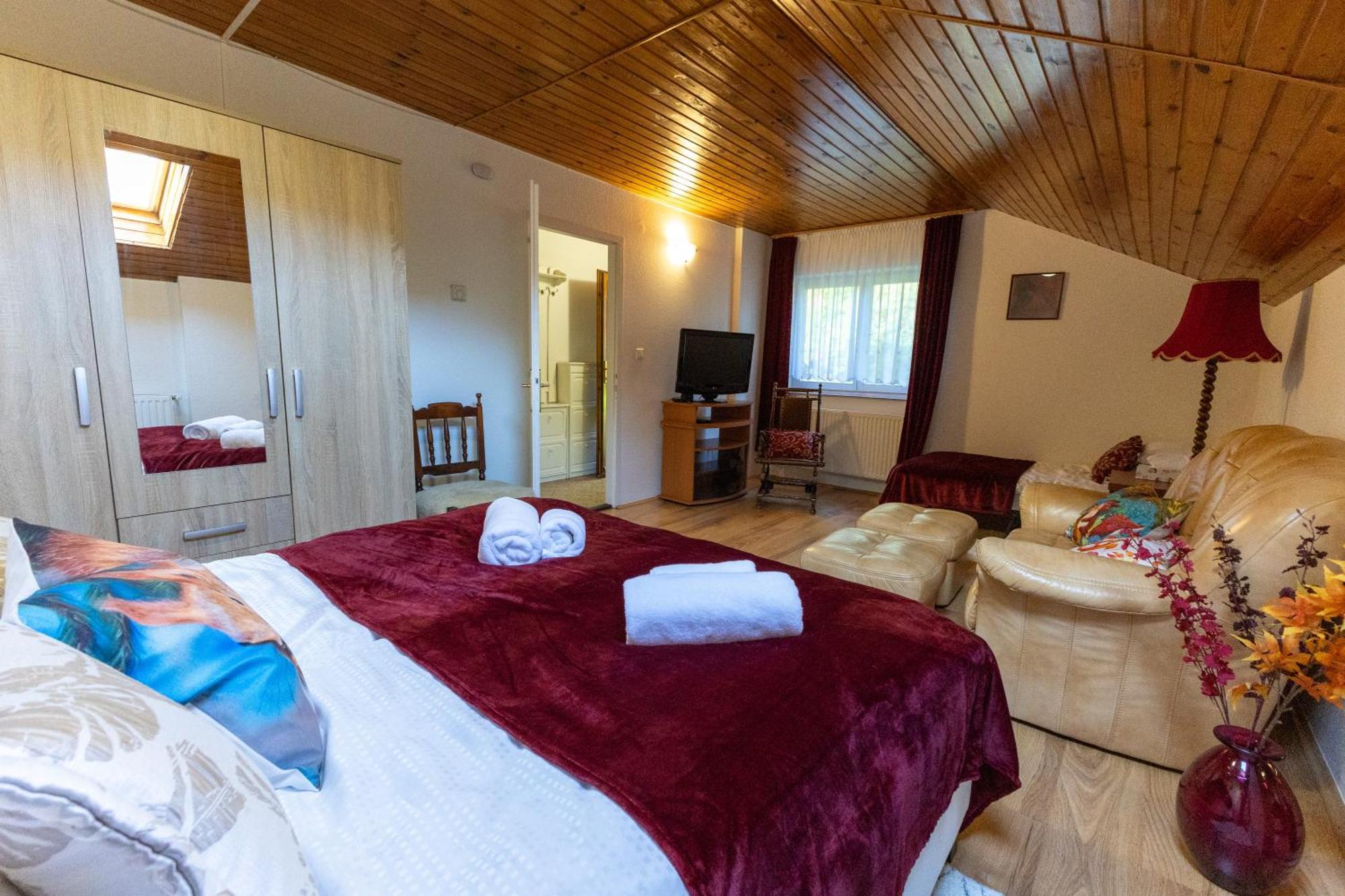 Kismokus Apartman Eger Exterior photo