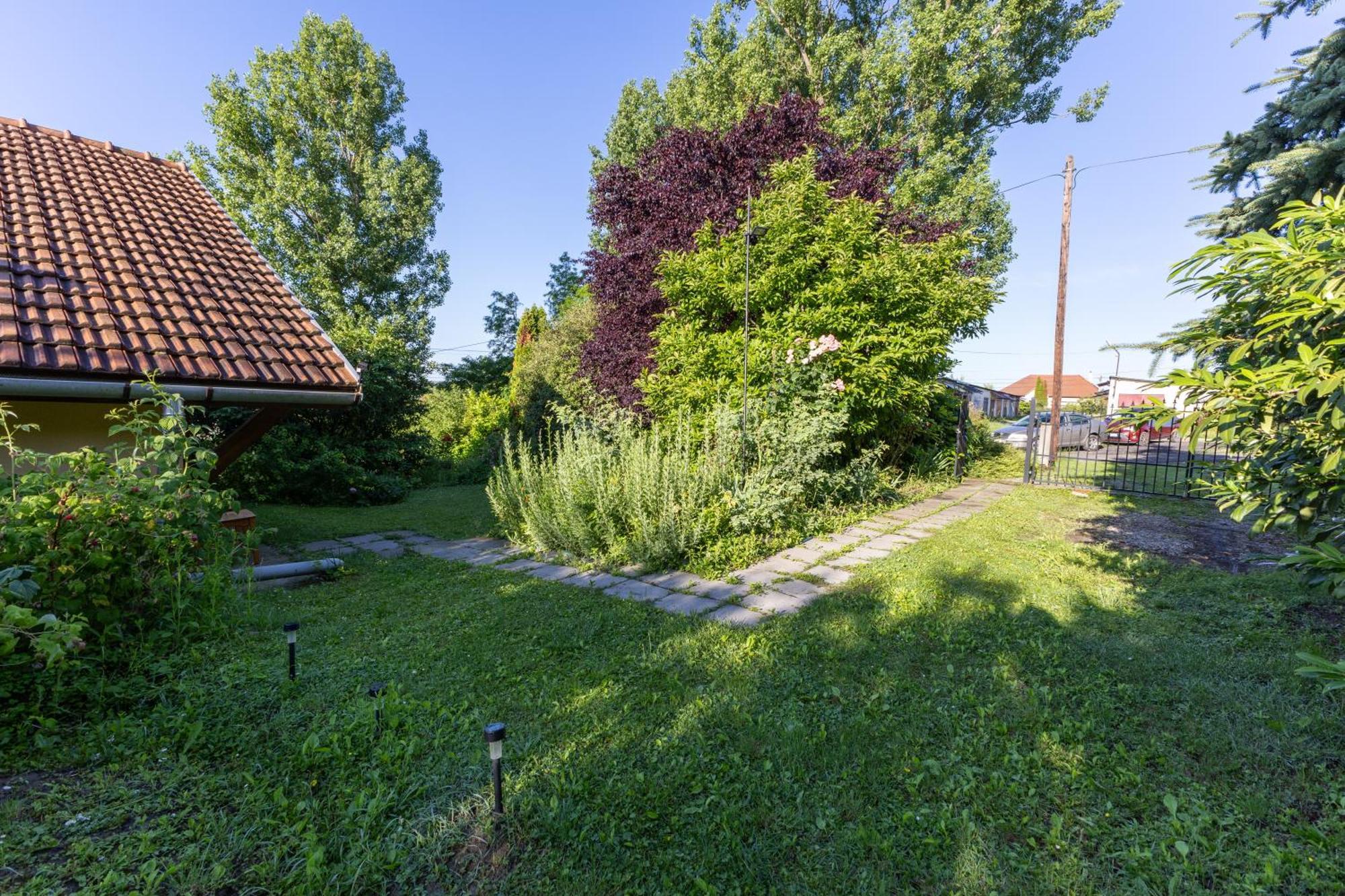 Kismokus Apartman Eger Exterior photo
